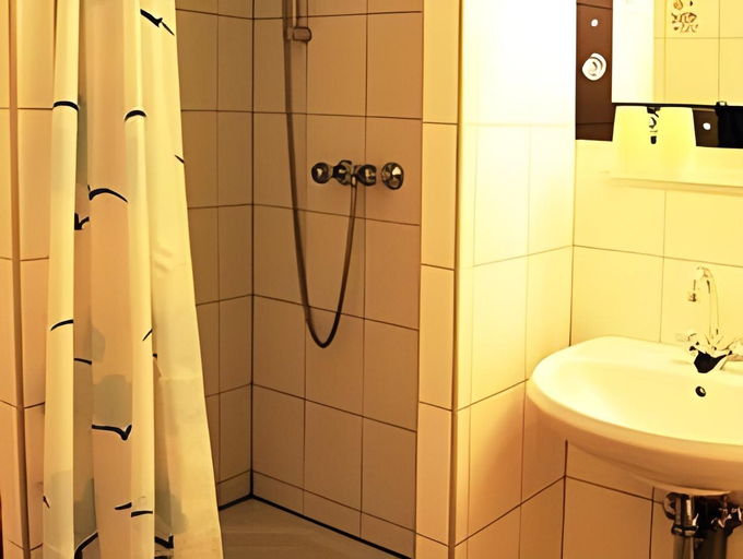 Bathroom 4, Pension ABC , Berlin