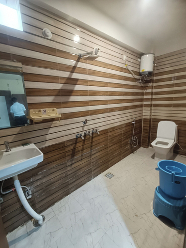 Bathroom, Jalsa Inn, Kaushambi