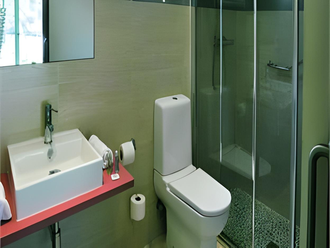 Bathroom 5, FERGUS Club Europa, Baleares