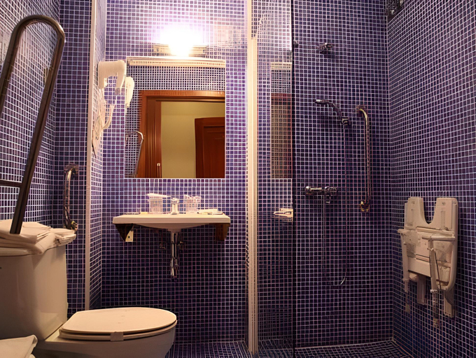 Bathroom 4, Hotel Airinos 3*, Pontevedra
