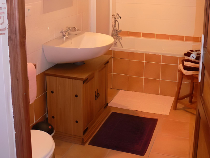 Bathroom 2, Chambres d'Hotes Le Moulin a Epices, Haute-Saône