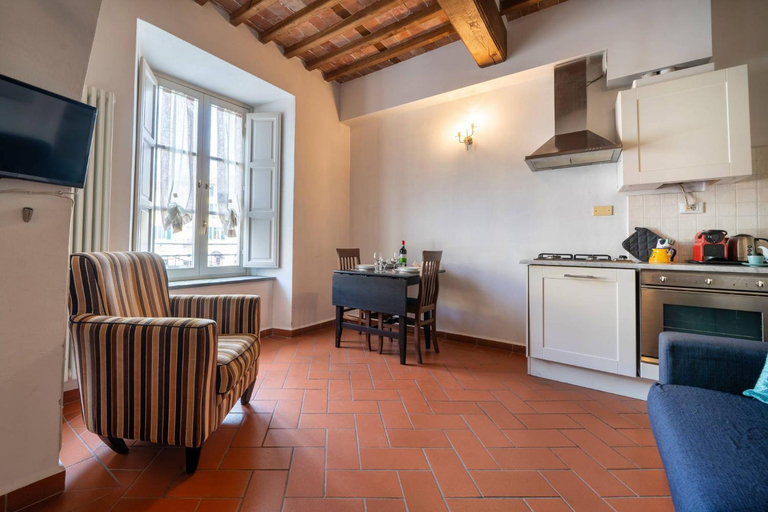 Others 2, La Dimora nell'Anfiteatro Superior room and apartment Self check in Elevator Air Conditioning, Lucca