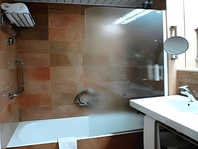 Bathroom 4, Hotel Clipper & Villas, Girona