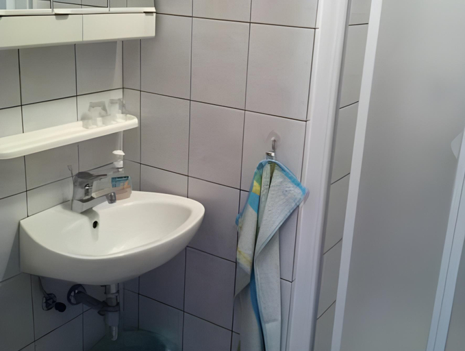 Bathroom 2, Guesthouse Casa Nova, Poreč