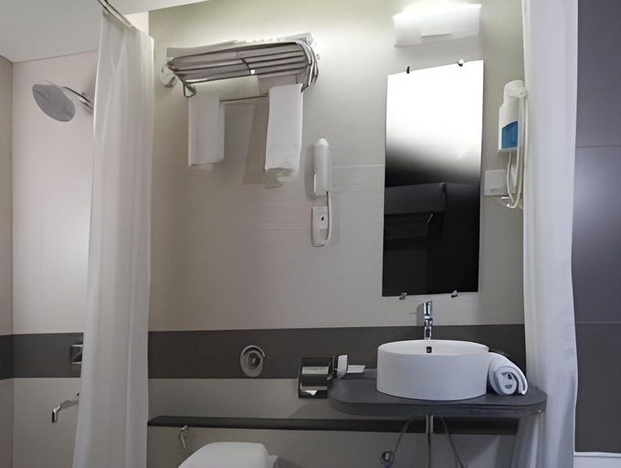 Bathroom 4, Kapila Business Hotel, Pune