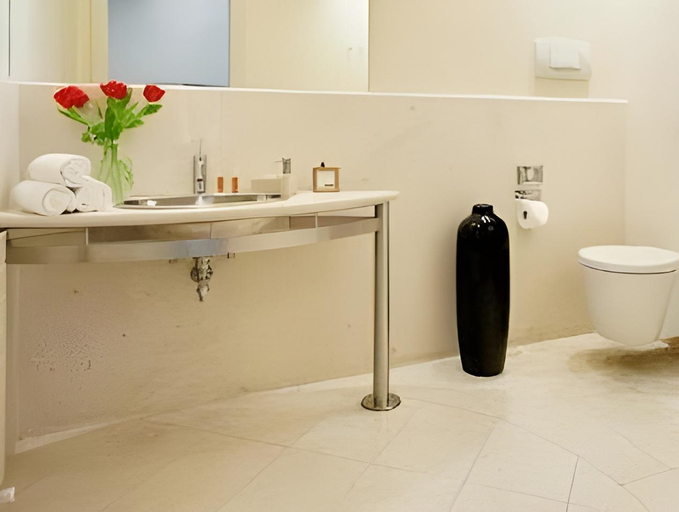 Bathroom 4, Hotel Due Mori, Vicenza