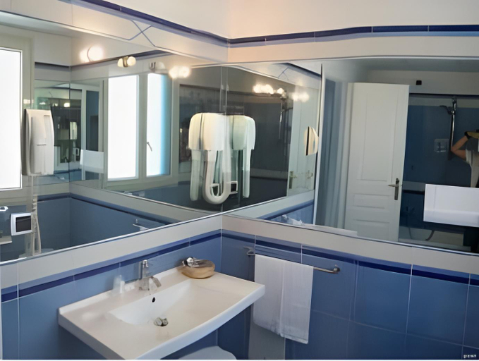 Bathroom 5, Hotel Santa Caterina, Salerno