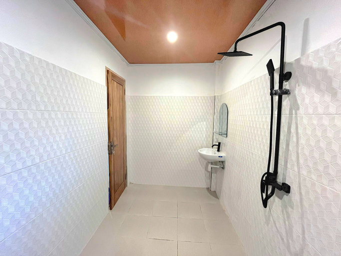 Bathroom 4, NeNa Eat and Sleep Kuta, Lombok