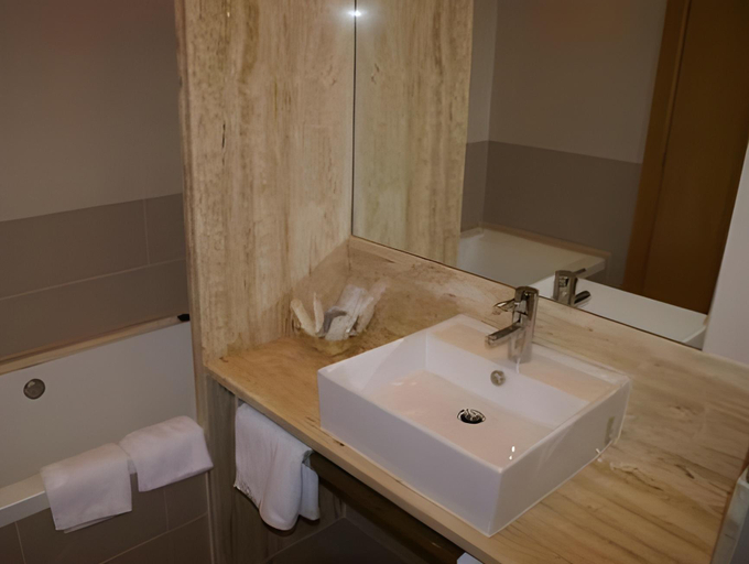 Bathroom 4, Hotel Palau de Girona, Girona