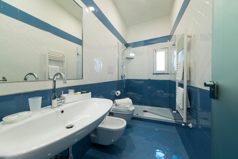 Bathroom 3, B&B Umberto, Salerno