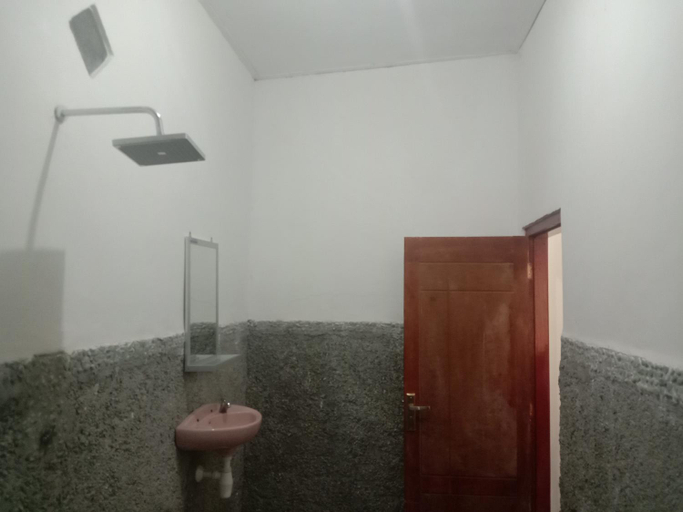 Bathroom 5, Riung Guesthouse, Ngada