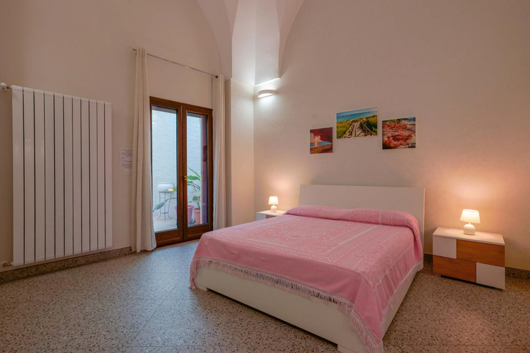 Others 2, Le tre zie B&B, Taranto