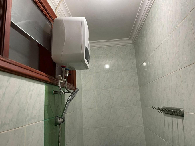 Bathroom 11