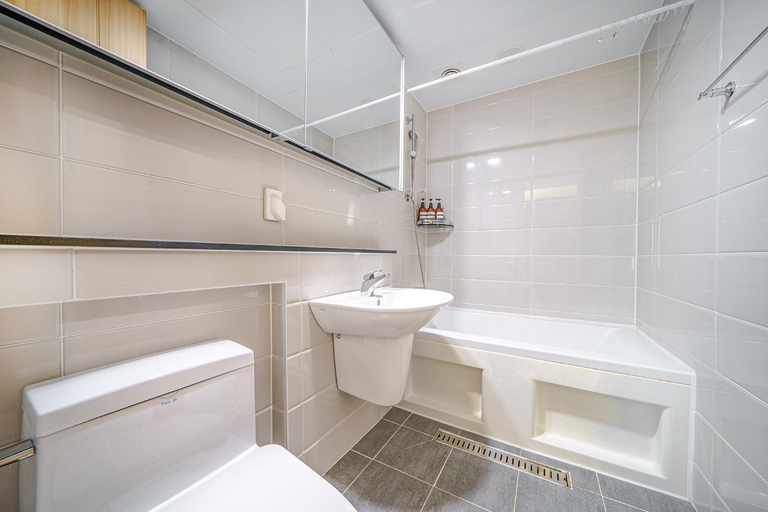 Bathroom 3, Residence Hotel Eden Stay, Geoje
