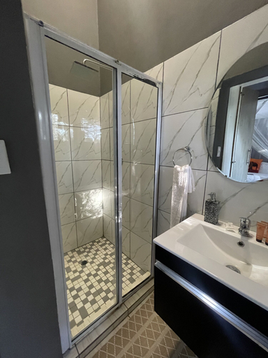 Bathroom 2, Pan African Safari Lodge, Ehlanzeni