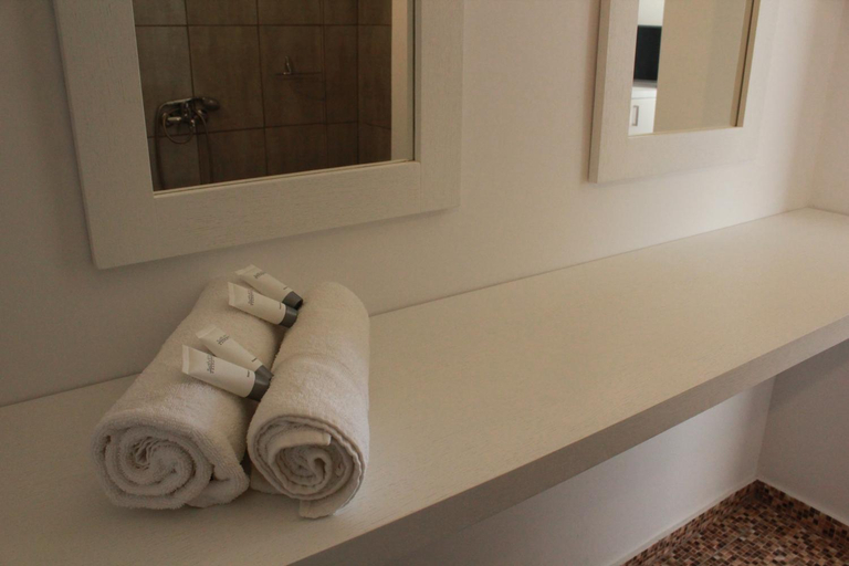 Bathroom 3, Golden Grain Suites by Checkin, Crete
