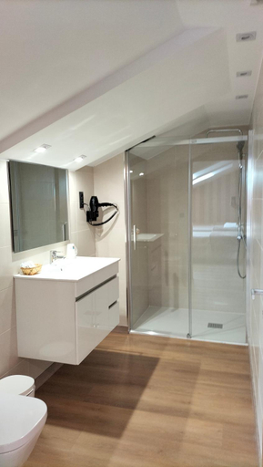 Bathroom 3, Praza Camelias, Lugo