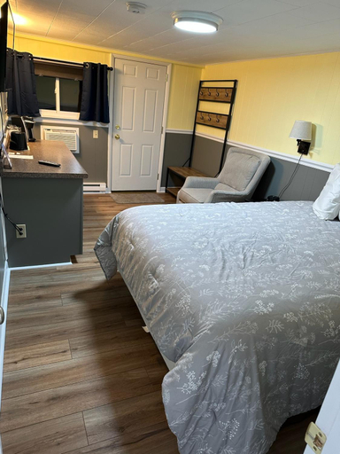 Bedroom 2, Sunset Motel at Armand's Gardens, Mackinac