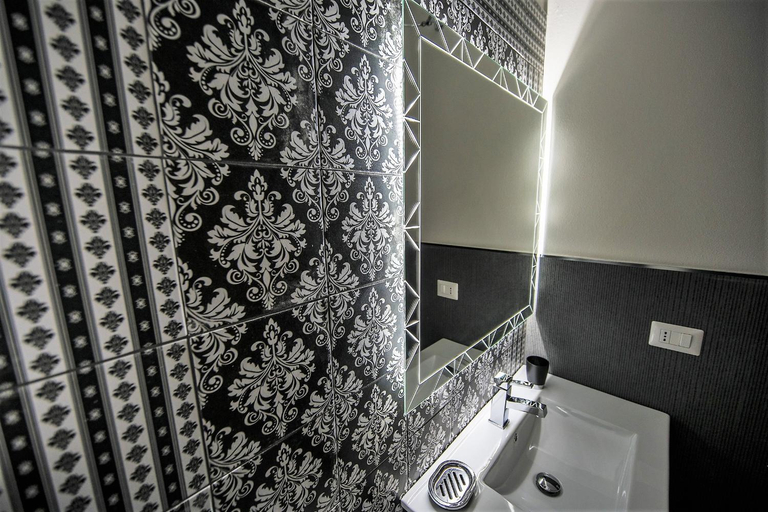 Bathroom 2, La casa di Gio' 295 Apartments, La Spezia