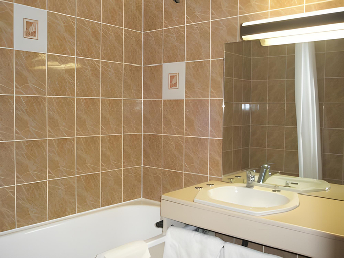 Bathroom 4, Hotel Restaurant Le Pavillon Carina, Hautes-Alpes