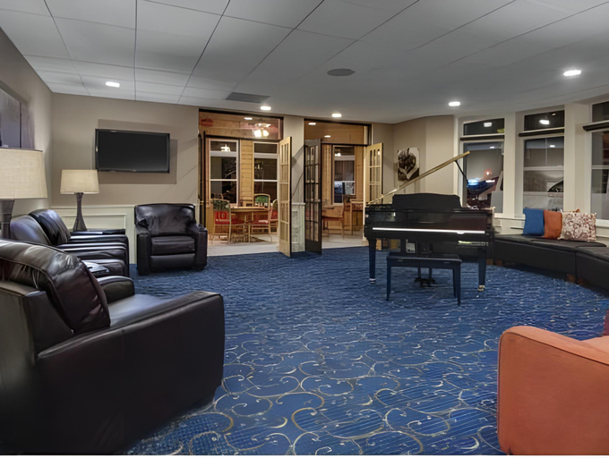 Public Area 2, Cherry Tree Inn & Suites, Grand Traverse