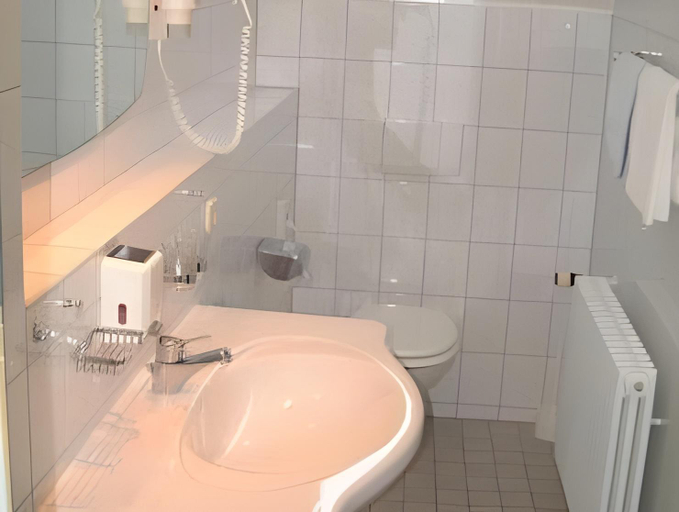Bathroom 2, Hotel Neuenfels, Breisgau-Hochschwarzwald