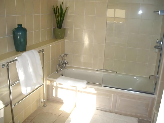 Bathroom 4, The George Hotel of Stamford, Lincolnshire