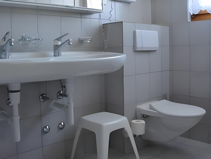 Bathroom 4, Hotel Beau-Sejour, Leuk