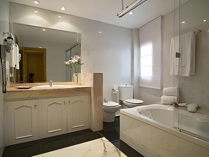 Bathroom 5, Jaume, Girona