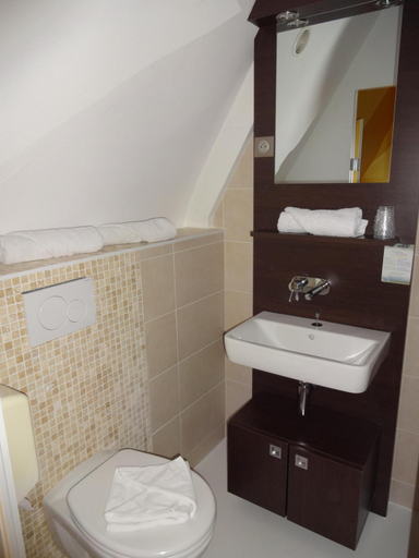 Bathroom 3, La Champagne Ardenne - HOTEL CABOURG, Calvados