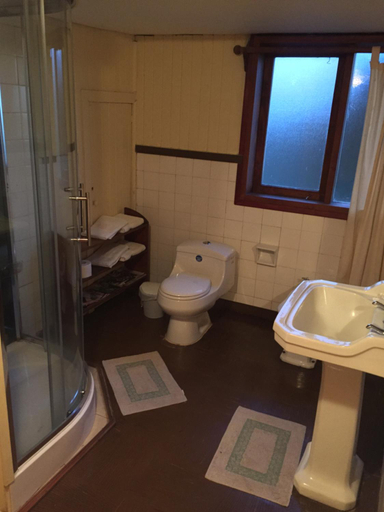 Bathroom 5, Hosteria Bilbao, Cautín