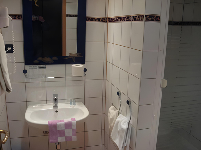 Bathroom 5, Hotel-Restaurant "Zum Alten Fritz", Mayen-Koblenz