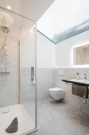 Bathroom 2, BaseCamp Hotel, Visp