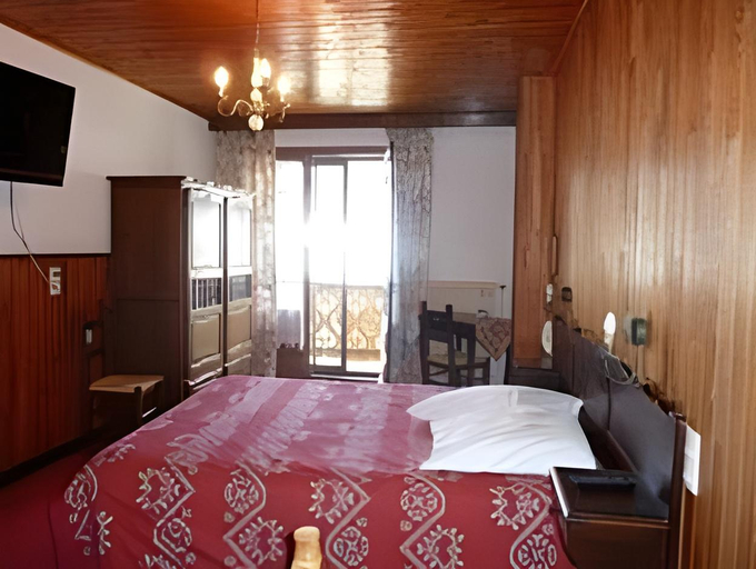 Bedroom 2, Chalet-Hotel du Borderan, Haute-Savoie
