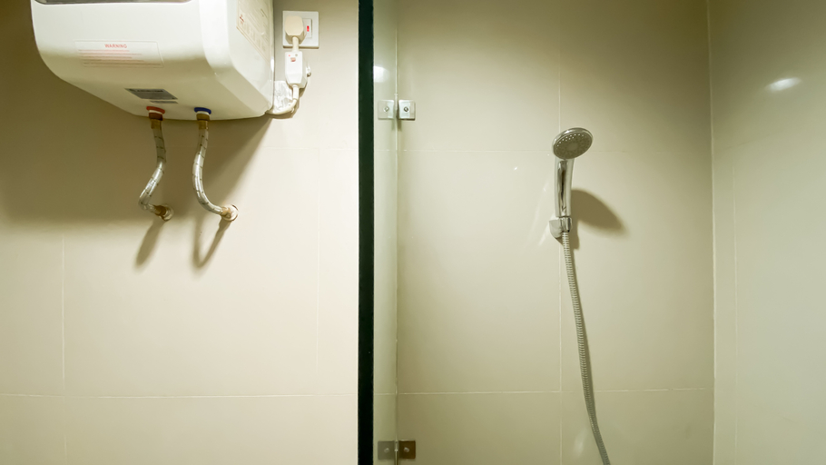 Bathroom 5, Spacious 1BR at Tree Park City BSD Apartment By Travelio, Tangerang Selatan