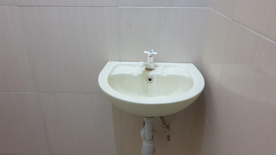 Bathroom 11