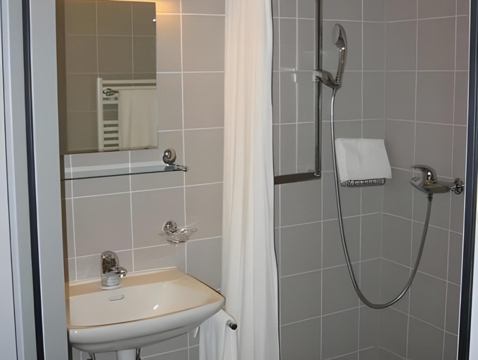 Bathroom 2, Hotellerie Franciscaine, Saint-Maurice