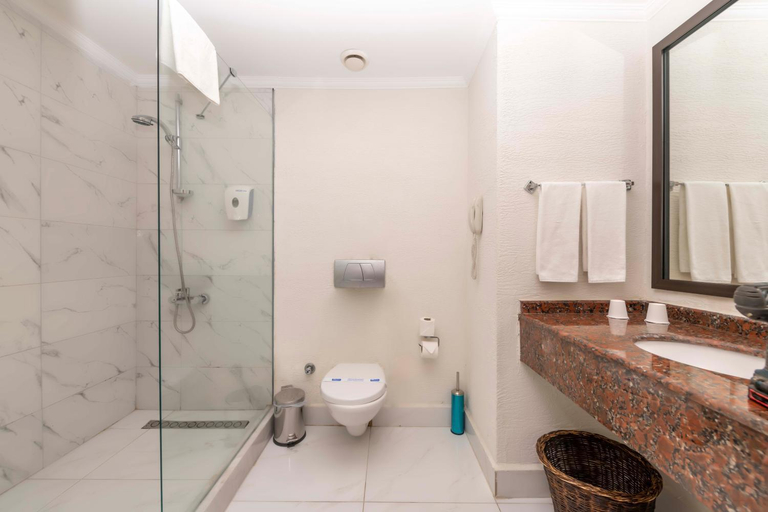 Bathroom 4, Transatlantik Hotel & Spa - All Inclusive, Kemer