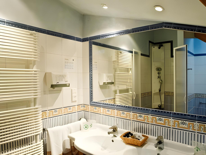 Bathroom 4, Hotel Bonavida