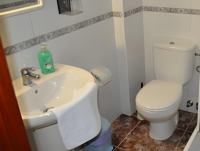 Bathroom 2, Hostal Albacar, Las Palmas