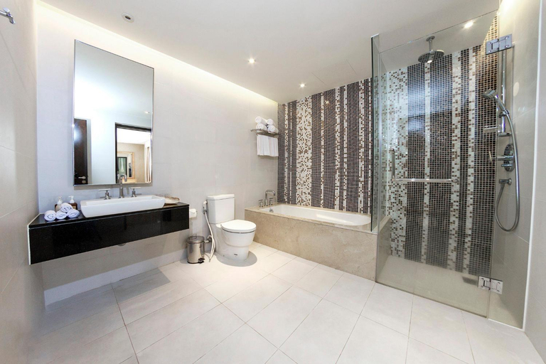 Bathroom 4, Luxury Seaview Apartments managed by Anh, Nha Trang