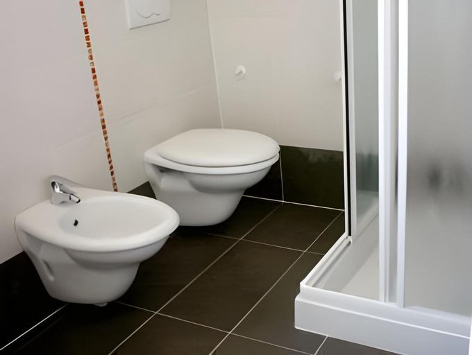 Bathroom 4, Hotel Margherita, Venezia