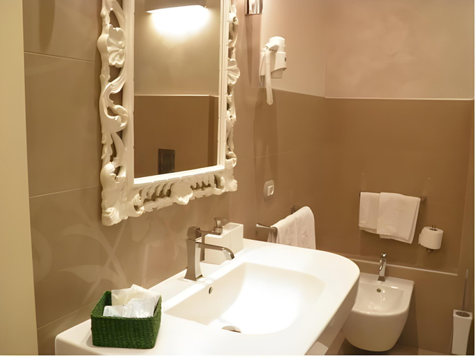 Bathroom 4, Oreste Suite, Verona