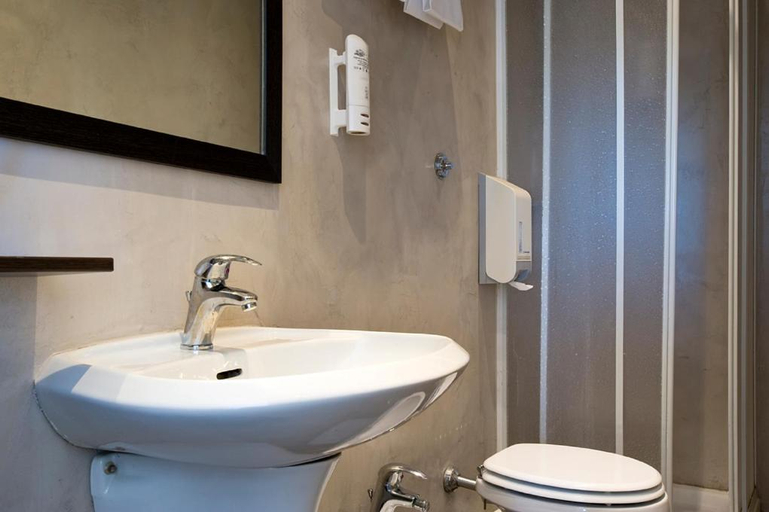 Bathroom 3, Hotel Bellavista, Rome