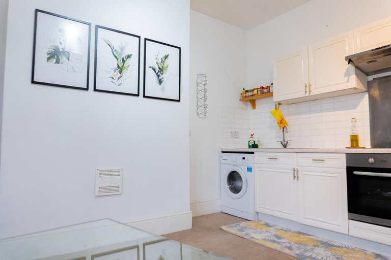 Others 4, Albert Road Homestay, Portsmouth