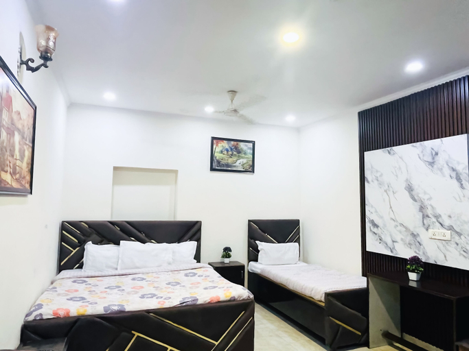 Bedroom 2, Tom and jerry residency, Delhi