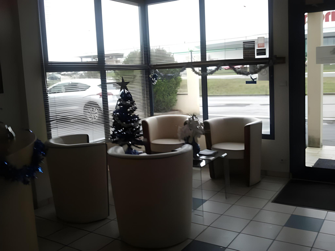 Public Area, Hotel Le Laury's-hotel calme proche de Rodez avec parking prive gratuit-Arrivee apres 20h possible v, Aveyron