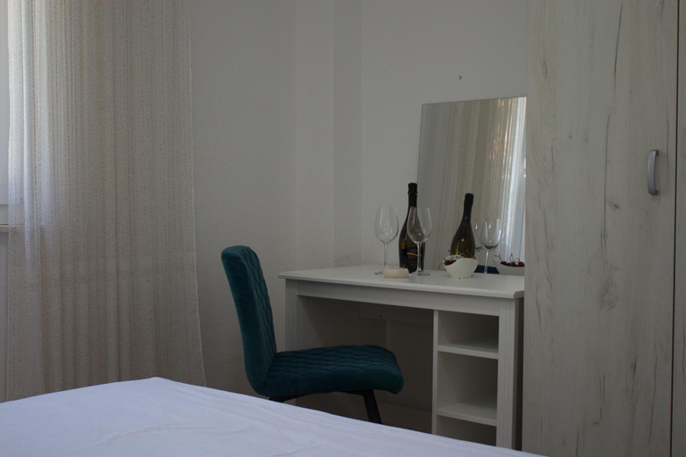 Food & Drinks 2, Apartmani Bauk, Pučišća