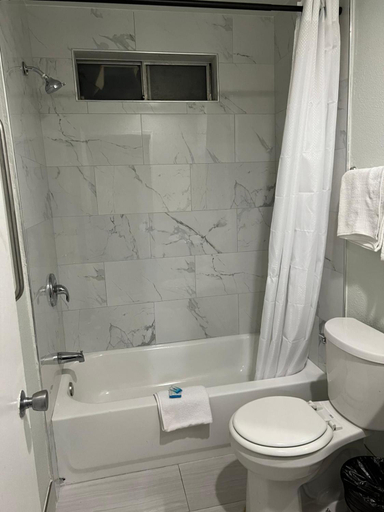 Bathroom 4, Goldstar Inn, Los Angeles