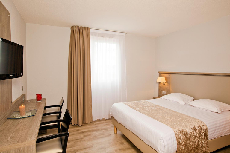 Bedroom 2, Sejours & Affaires Grenoble Marie Curie, Isère
